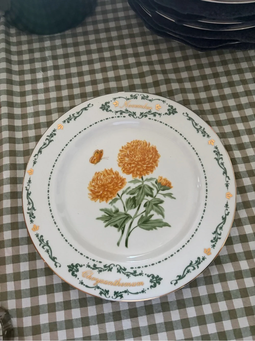 Chrysanthemum Floral Dinner Plate in Yellow and Green
